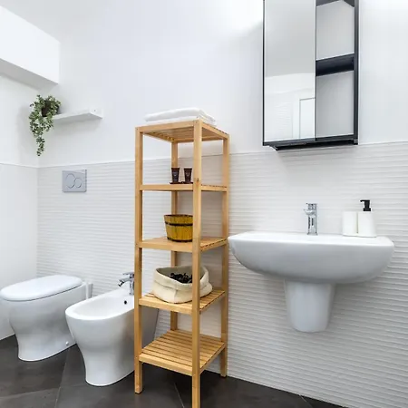 شقة V-home Nel Centro Del Quadrilatero Con 2 Da Letto