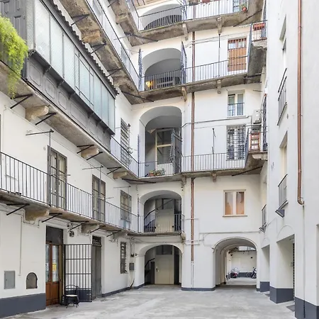 Lägenhet V-home Nel Centro Del Quadrilatero Con 2 Da Letto