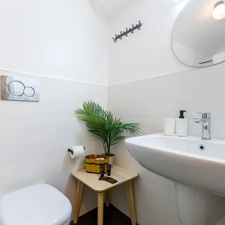 شقة V-home Nel Centro Del Quadrilatero Con 2 Da Letto