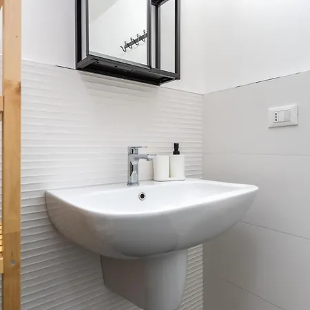 شقة V-home Nel Centro Del Quadrilatero Con 2 Da Letto *