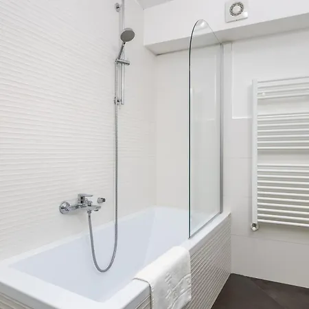 V-home Nel Centro Del Quadrilatero Con 2 Da Letto *